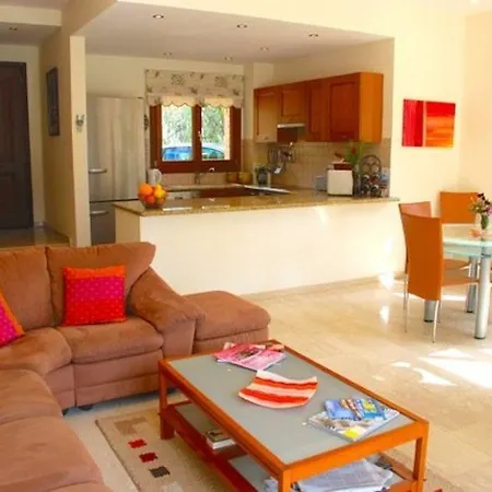 וילה “how To Rent Your Perfect Aphrodite Hills Villa” Loukia